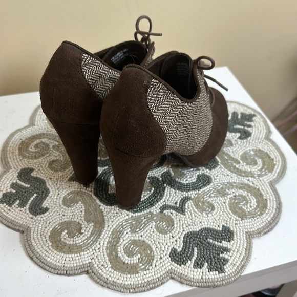 Xoxo brown suede Oxford heels - Picture 3 of 7